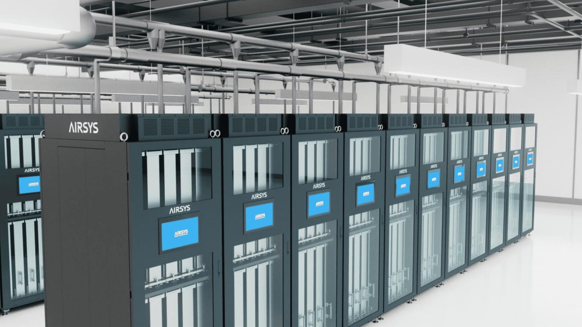 Ряд шкафов Airsys с системой жидкостного охлаждения LiquidRack в машинном зале (изображение с сайта вендора)
